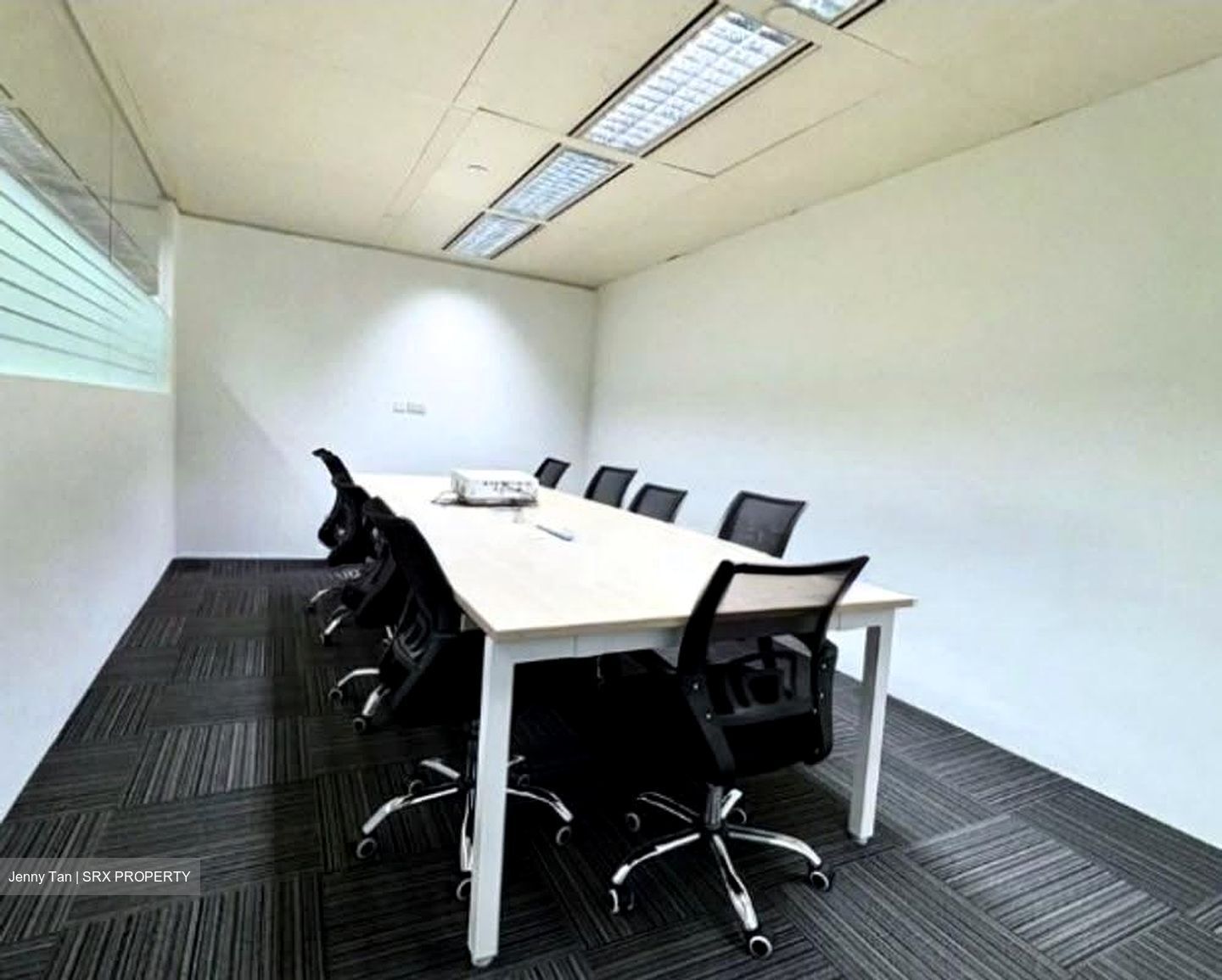 Odeon Towers (D7), Office #615069231